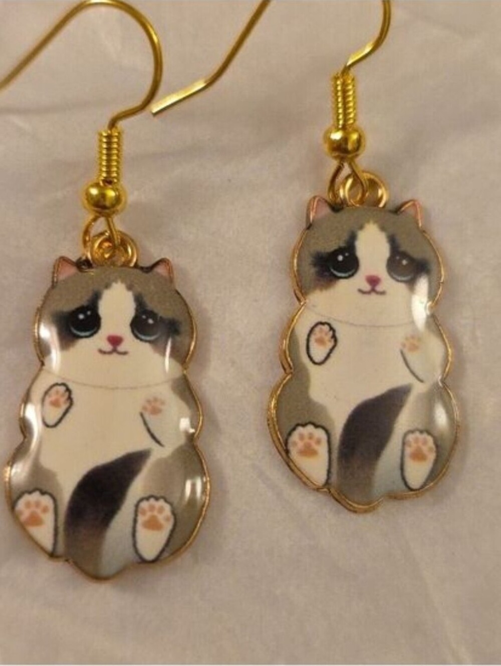 Playful Cat earrings Beautiful Enamel design 925S post